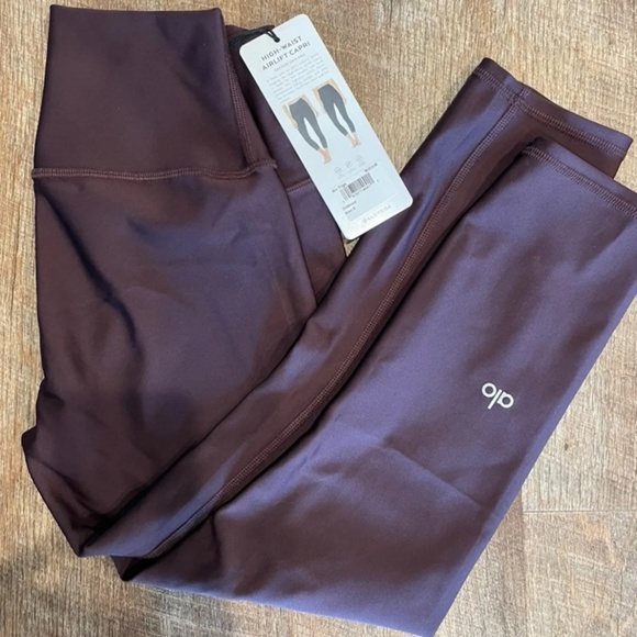 ALO Yoga Pants - Alo Yoga High Waist Airlift Capri - Oxblood